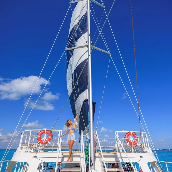 032_Catamaran.webp