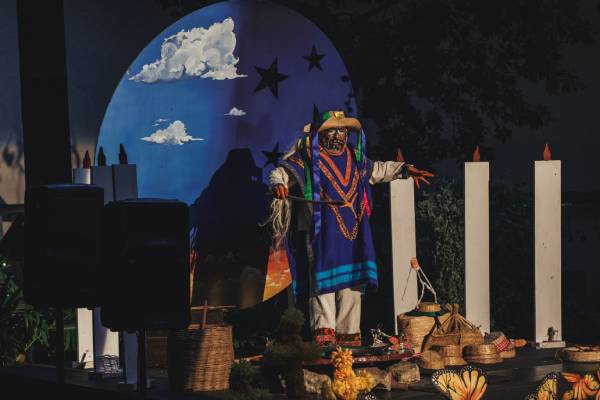 Presentación teatral del Festival de Vida y Muerte